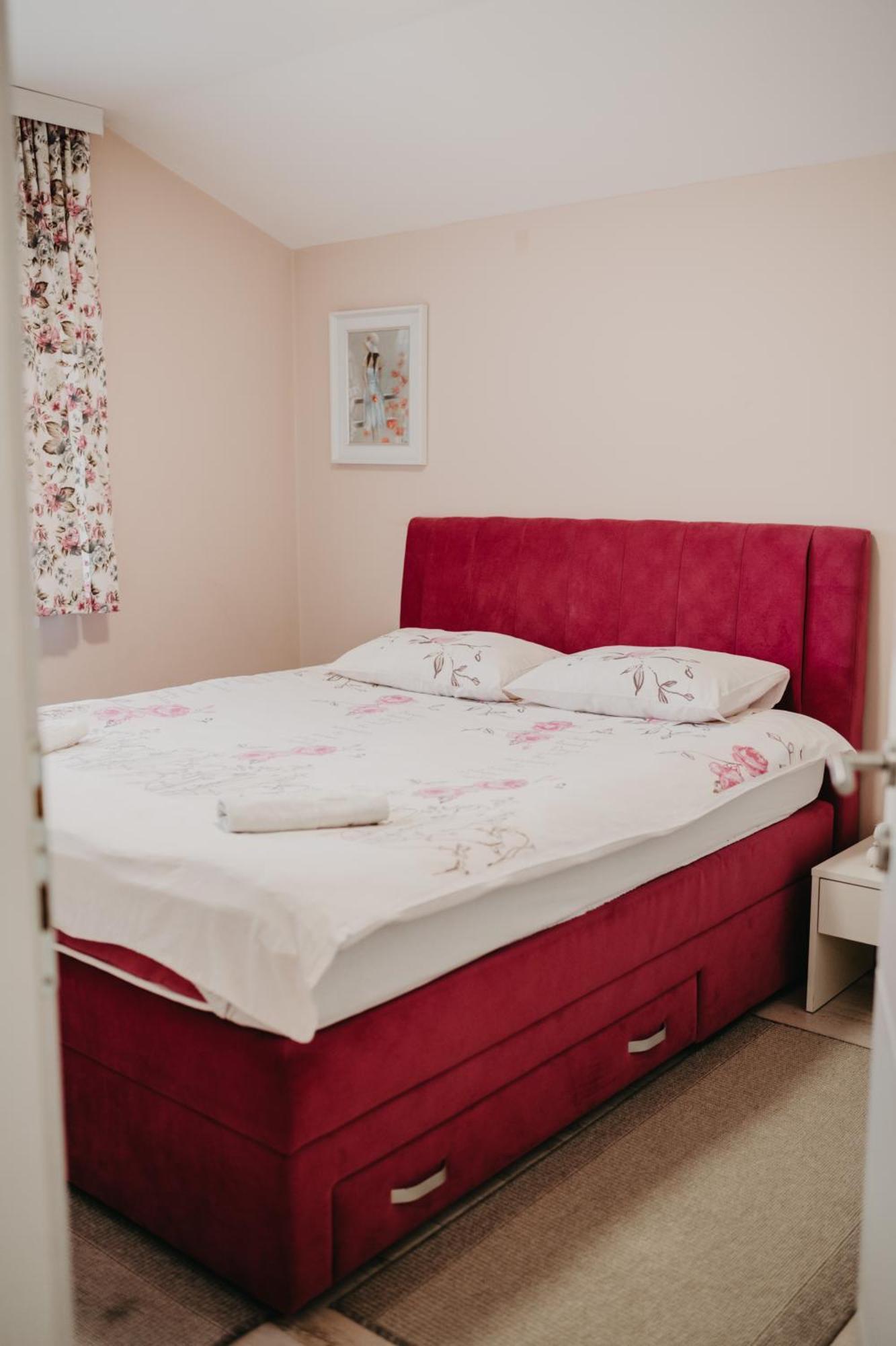 Prenociste Park Bed and Breakfast Modrica Εξωτερικό φωτογραφία