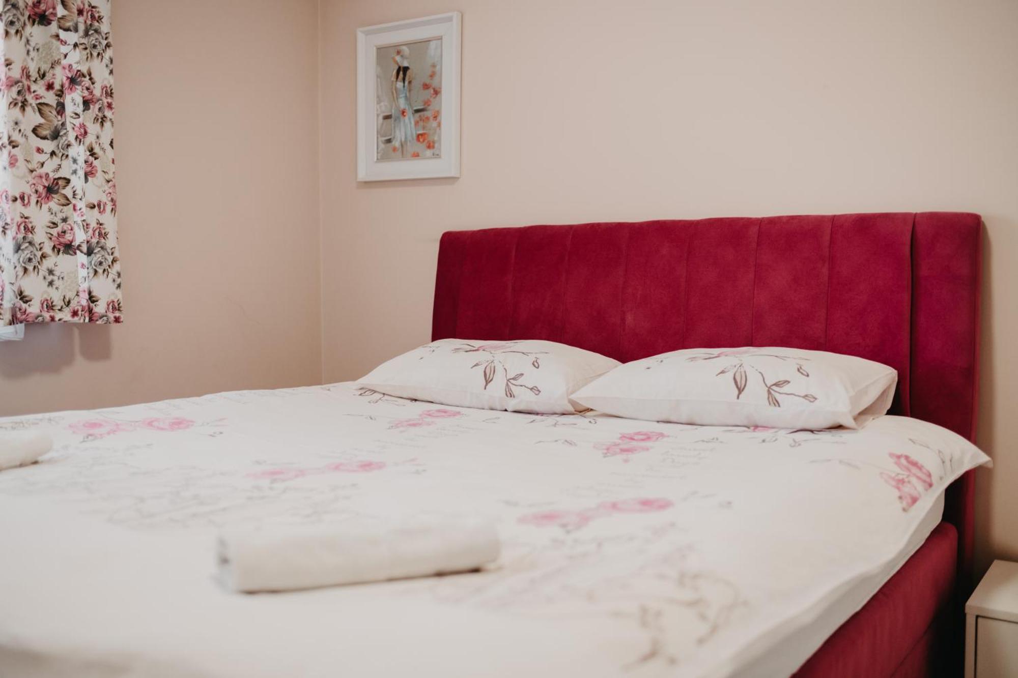 Prenociste Park Bed and Breakfast Modrica Εξωτερικό φωτογραφία