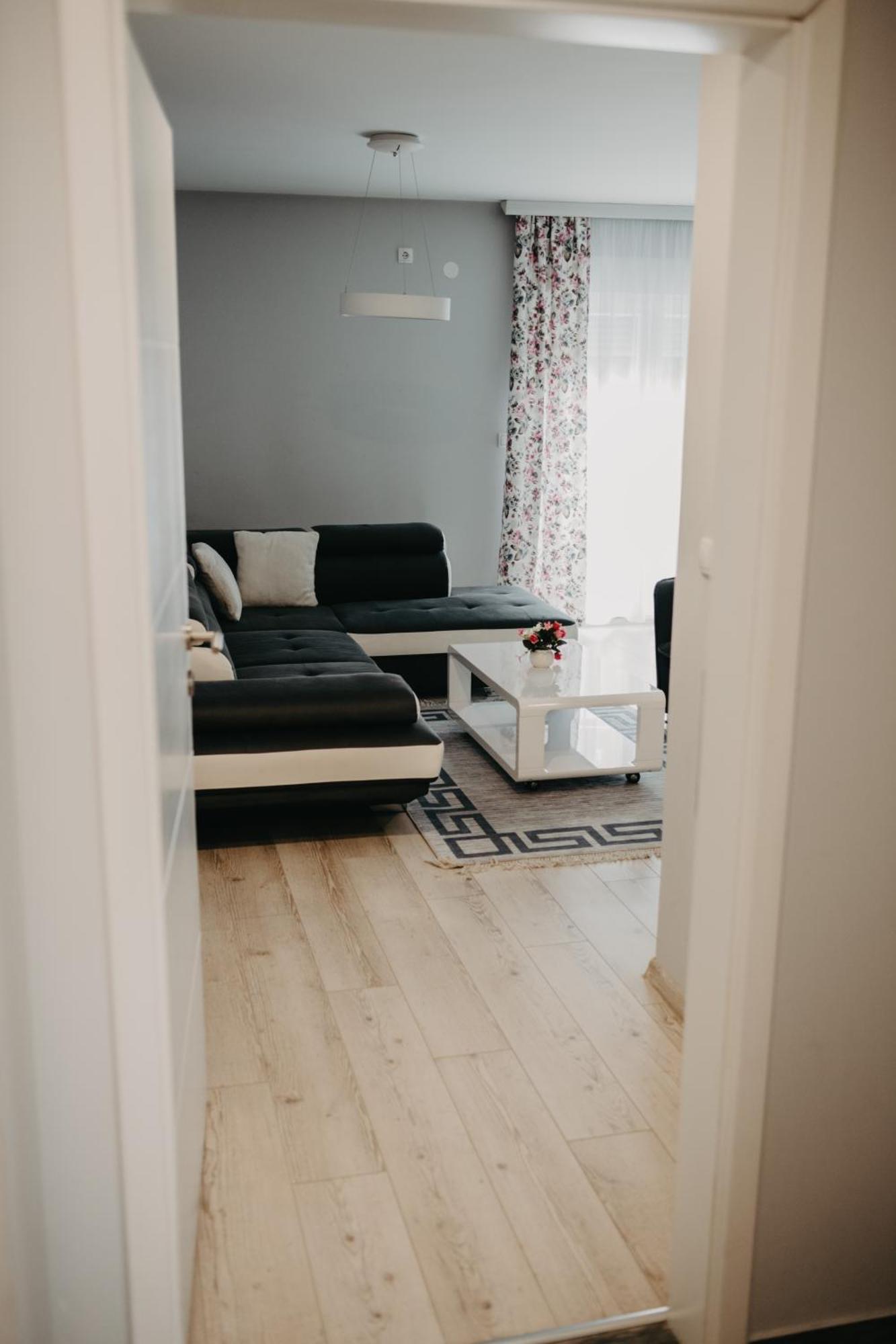 Prenociste Park Bed and Breakfast Modrica Εξωτερικό φωτογραφία
