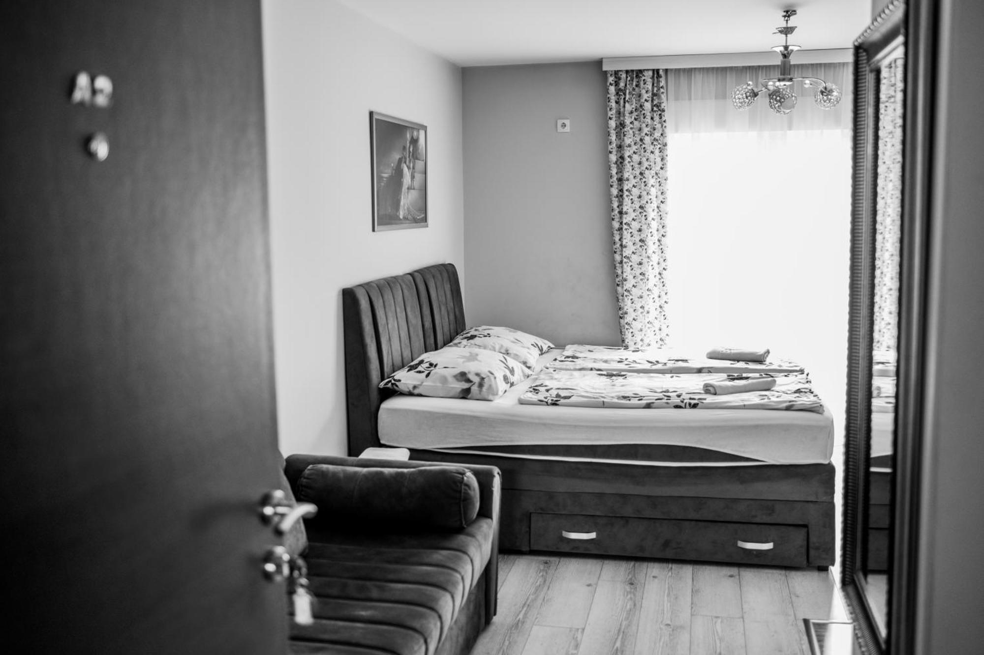 Prenociste Park Bed and Breakfast Modrica Εξωτερικό φωτογραφία