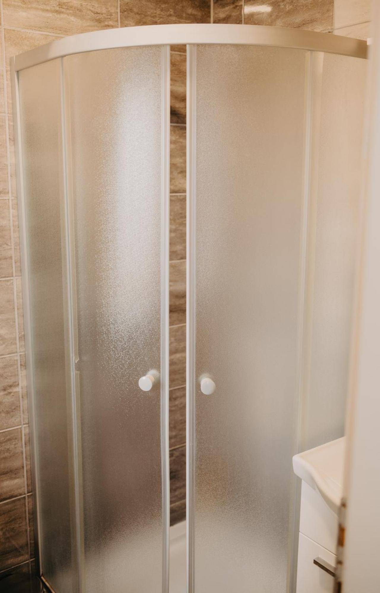 Prenociste Park Bed and Breakfast Modrica Εξωτερικό φωτογραφία