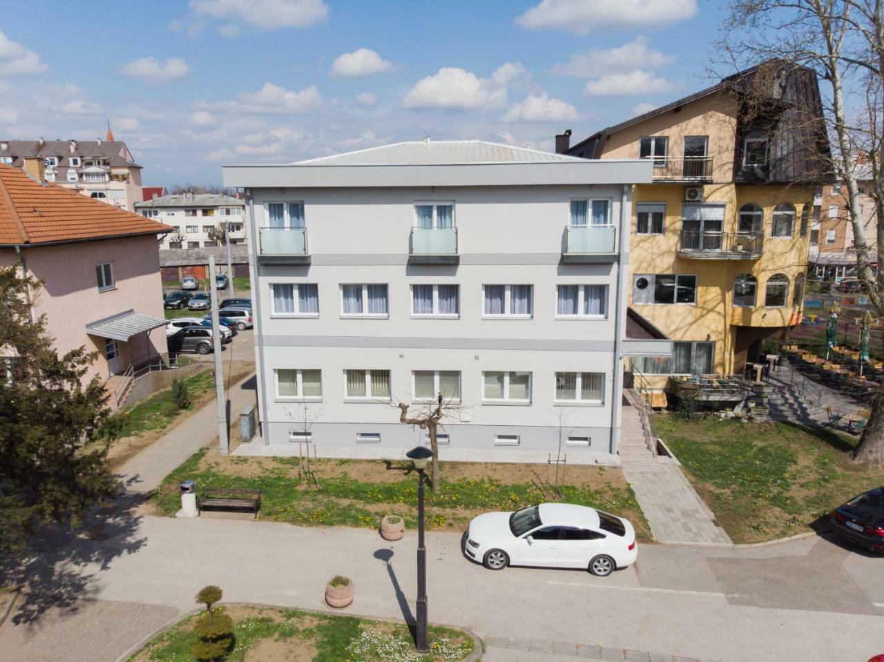 Prenociste Park Bed and Breakfast Modrica Εξωτερικό φωτογραφία